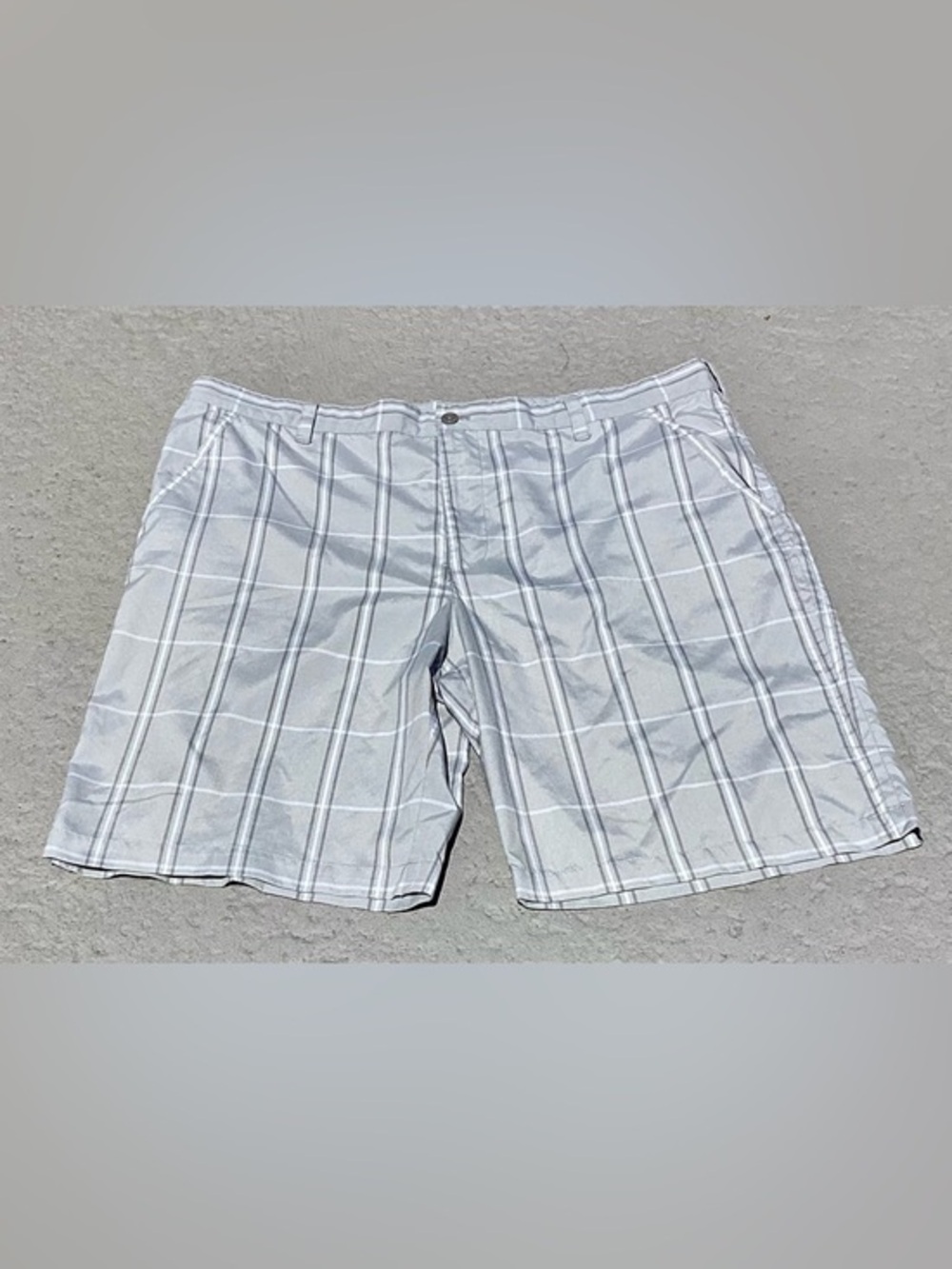 IZOD Performance Plaid Golf Shorts Gray White • 42